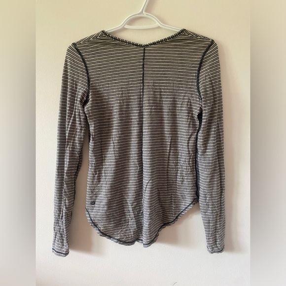 Lululemon Long Sleeve Shirt Size 6 - Picture 2 of 4